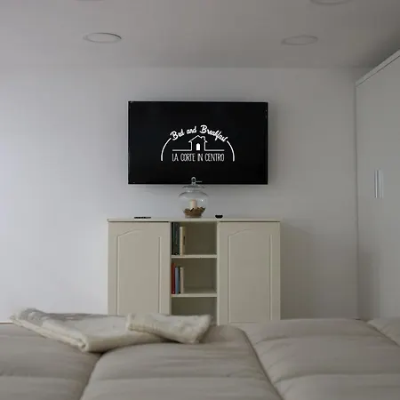 לינה וארוחת בוקר La Corte In Centro