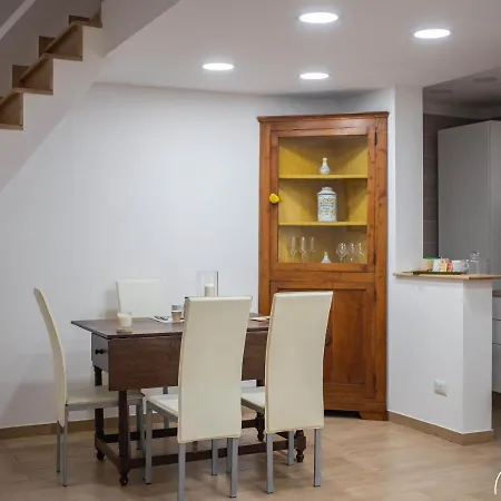 לינה וארוחת בוקר La Corte In Centro 3*